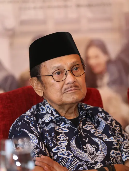 Aktor berbakat Reza Rahadian baru saja menyabet gelar sebagai Best Actor ajang Asia-Pasific Film Festival 2017. Banyak pujian terkait aktingnya memerankan tokoh mantan presiden Indonesia tersebut. (Adrian Putra/Bintang.com)