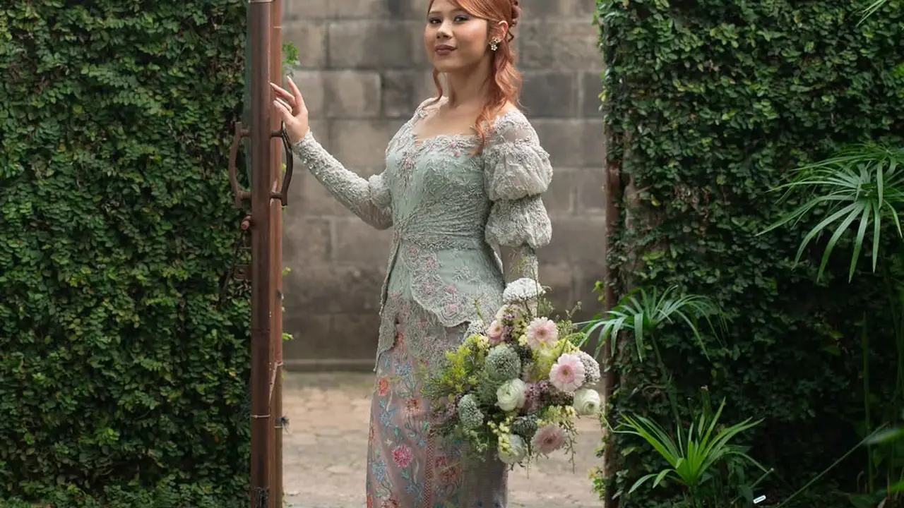 Desainer Kebaya Lamaran Nadin Amizah Ungkap Makna di Balik Rancangannya, Terinspirasi Gaun Era Victorian?