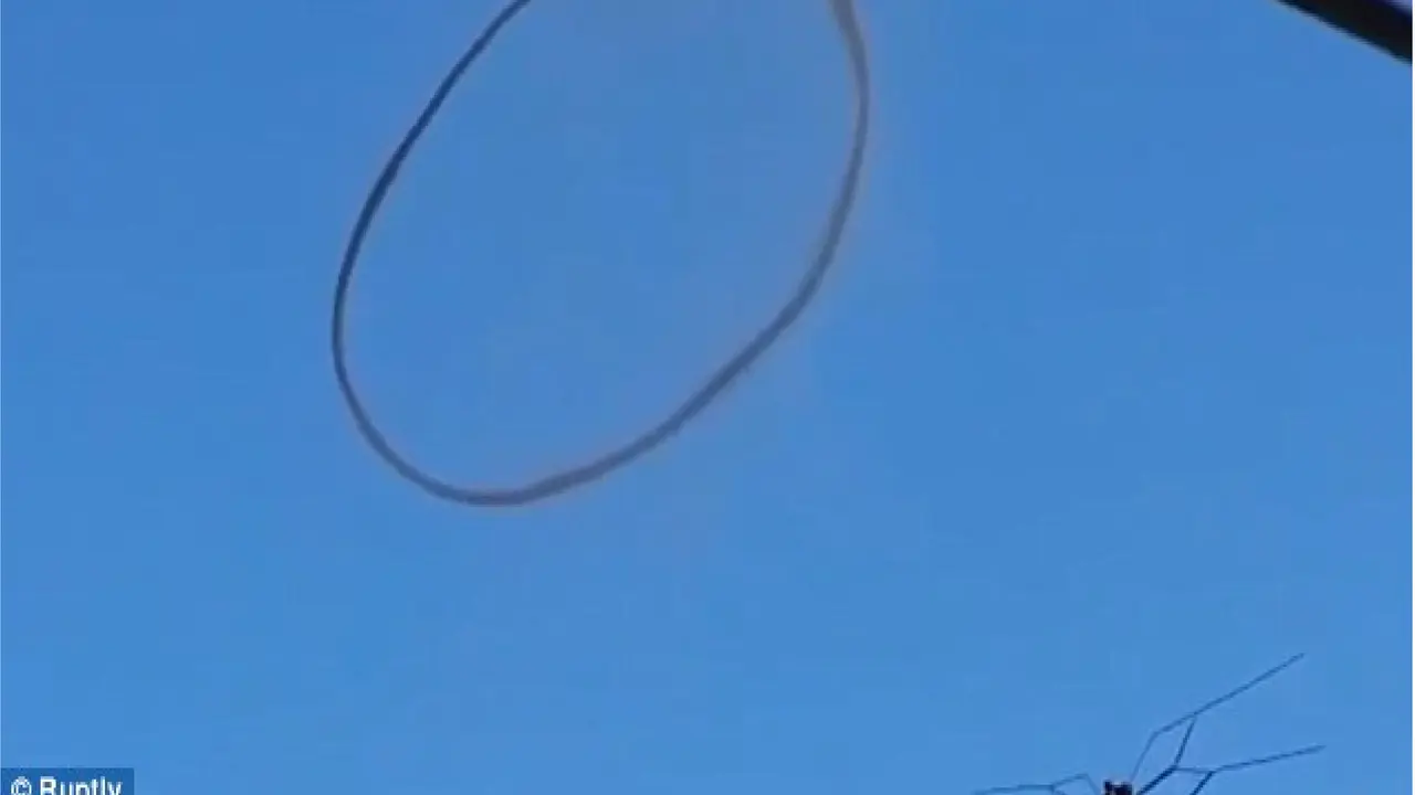 Heboh Penampakan 'Cincin Hitam' Misterius di Langit Kazakhstan
