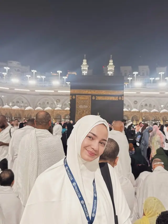 6 Potret Dulu dan Kini Enzy Storia ketika Pakai Hijab, Semasa Kecil Ikut Pesantren Kilat