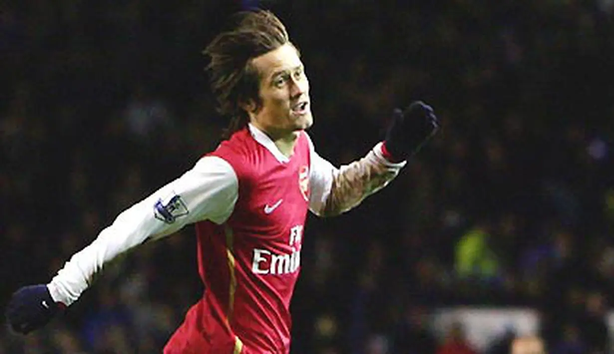 Reaksi dari gelandang Arsenal, Tomas Rosicky sehabis mencetak gol menghadapi Everton di Liga Premier di Goodison Park, Liverpool, 29 Desember 2007. AFP PHOTO/PAUL ELLIS