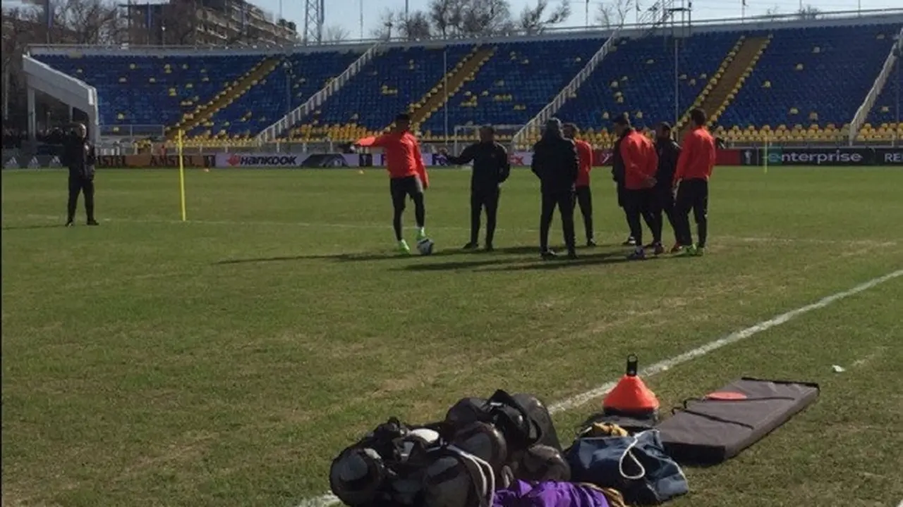 Pemain Manchester United (MU) menjalani sesi latihan di Olimp-2 Stadium, Rabu (8/3/2017), sebelum menghadapi FC Rostov pada leg pertama 16 besar Liga Europa. 