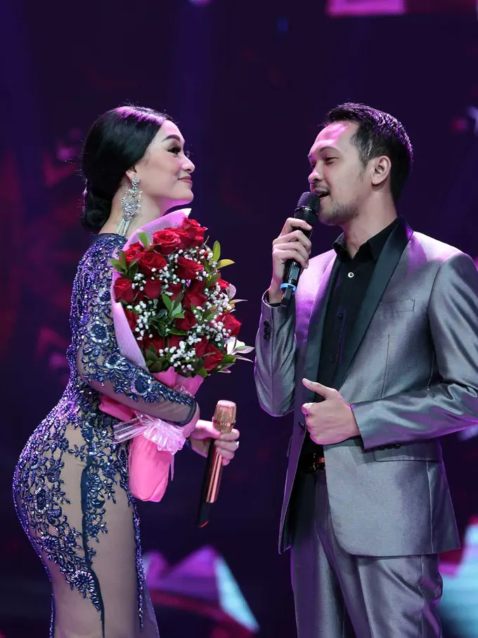 [Bintang] Zaskia Gotik Dilamar