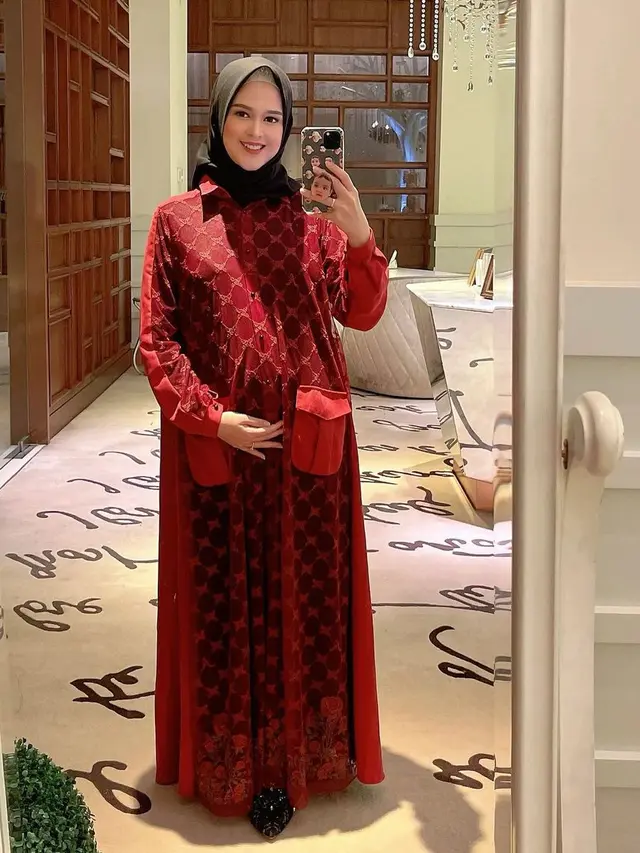 6 Potret Baby Bump Cut Meyriska di Kehamilan Kedua, Banjir Pujian