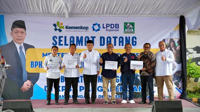 Menteri Koperasi (Menkop) Ferry Juliantono
