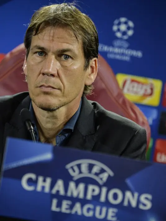 Pelatih AS Roma, Rudi Garcia melakukan jumpa pers jelang pada penyisihan Grup E Liga Champions di Trigoria, Roma, Italia (15/9/2015). AS Roma akan menantang Barcelona di leg pertama penyisihan Grup E Liga Champions. (AFP PHOTO/ANDREAS Solaro)
