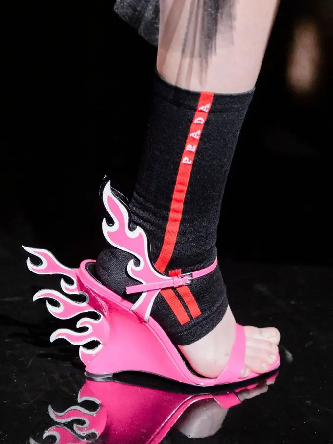 Sepatu Minggu Ini: Wedges Terpanas dari Prada Populer di Instagram