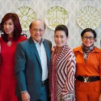 Maia Estianty foto bareng Mario Teguh dan Linna Teguh dan beberapa sahabat  (Instagram/@maiaestiantyreal)