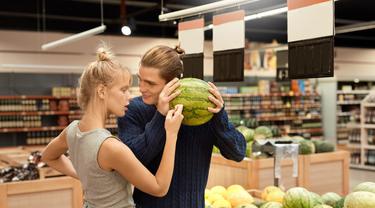 Ilustrasi memilih semangka