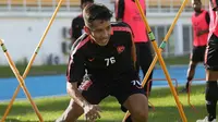 Pemain muda Borneo FC dan Timnas Indonesia U-19, Arya Gerryan Senyiur Lawolo. (Bola.com/Permana Kusumadijaya)