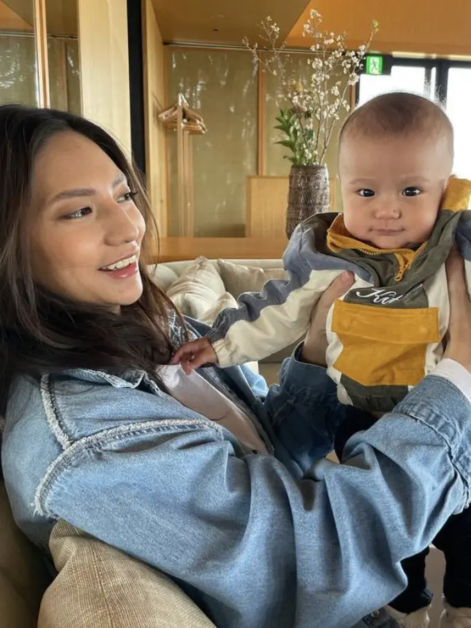 Potret Nadia Saphira Liburan di Jepang bersama anaknya