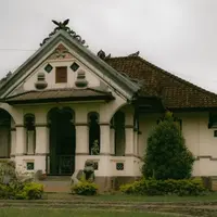 Ilustrasi Rumah Klasik Modern (Credit: Cory Cory/Unsplash)