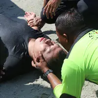 Setelah banyak yang menyangsikan settingan, Vicky Prasetyo resmi mempersunting Angel Lelga. Akad nikah digelar di Masjid Istiqlal, pada Jumat (9/2). Keesokan harinya dilanjutkan resepsi secara mewah di Ancol, Jakarta Utara. (Nurwahyunan/Bintang.com)