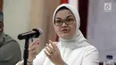 Kepala BPOM RI Penny K. Lukito (kiri) memberi keterangan terkait pelanggaran produk Viostin DS dan Enzyplex mengandung DNA Babi, Jakarta, Senin (5/2). BPOM RI juga memerintahkan untuk menghentikan proses produksinya. (Liputan6.com/Arya Manggala)
