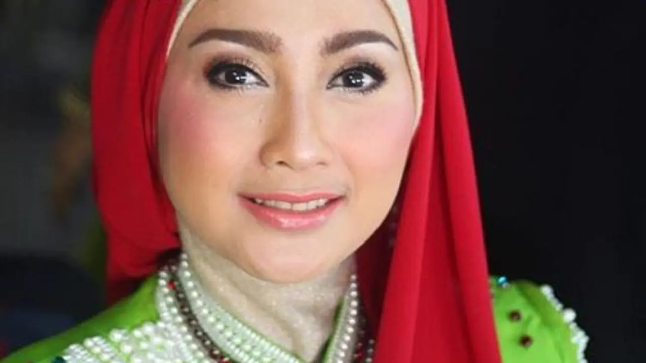 [Bintang] Desy Ratnasari
