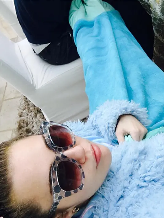 “Ini adalah liburan spesial di California oleh dua keluarga yang habiskan waktu bersama disertai dengan musik, makanan, dan berbagai hadiah,” ucap seorang sumber. (Instagram/mileycyrus)