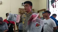 Kepolisian Resor Purwakarta menangkap MA (35), pria asal Kendal Jawa Tengah usai dilaporkan korbannya AM (29), warga Purwakarta, atas dugaan penipuan. (Liputan6.com/ Abramena)