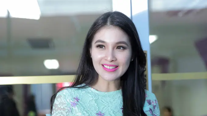 Sandra Dewi 