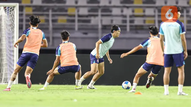 Pemain Timnas Chinese Taipei berlatih di Stadion Gelora Bung Tomo