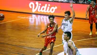 Dior Alexandros Lowhorn bersiap melakukan free throw, Bali United meraih kemenangan atas Mountain Gold Timika di GOR Merpati Bali pada Rabu sore (18/1/2023). (Bola.com/Maheswara Putra)