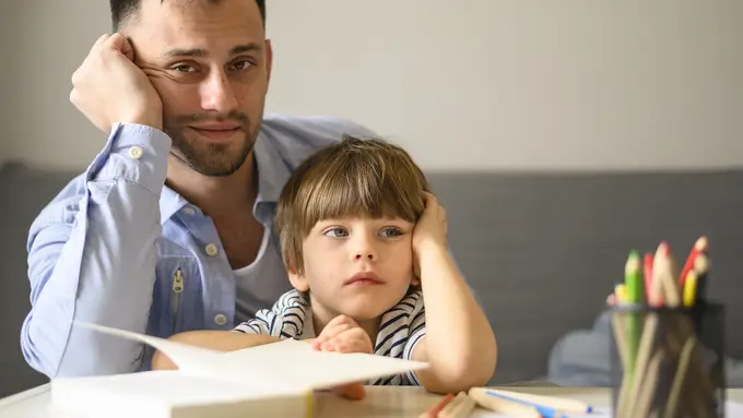 Pengertian dad guilt yang sering dialami ayah baru