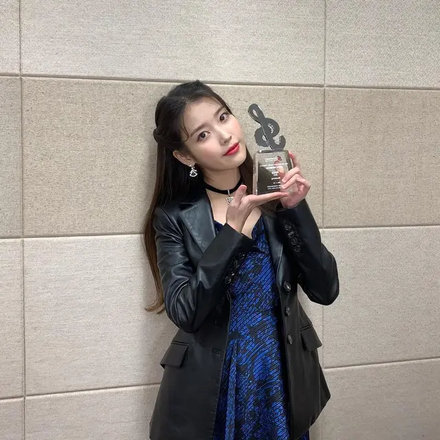 IU. (Instagram/ dlwlrma)