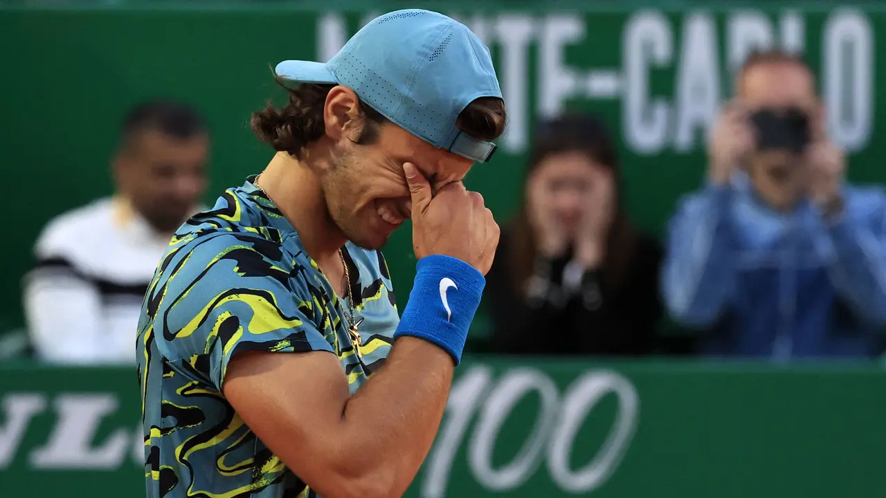 Foto: Kemenangan Emosional Lorenzo Musetti saat Tundukan Novak Djokovic di Monte Carlo Open 2023