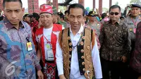 Presiden Joko Widodo saat menghadiri Festival Karnaval Khatulistiwa, Pontianak, Sabtu (22/8/2015).Pontianak menjadi tuan pertama Festival Karnaval Khatulistiwa yang diselenggarakan di luar Jakarta. (Liputan6.com/Faizal Fanani)