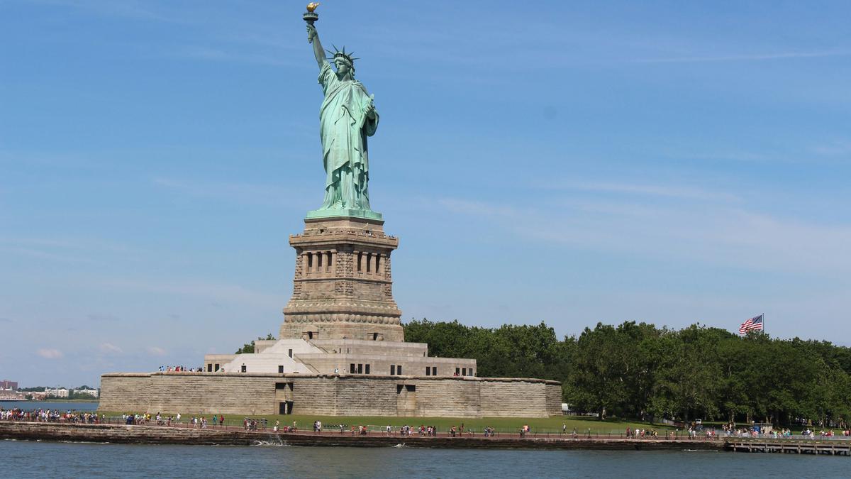 Fakta Unik Patung Liberty Asli yang Replikanya di Brasil Tumbang karena Angin Kencang