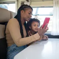 ibu yang menegur anak saat anaknya melakukan kesalahan. credits: pexels.com/kampus production