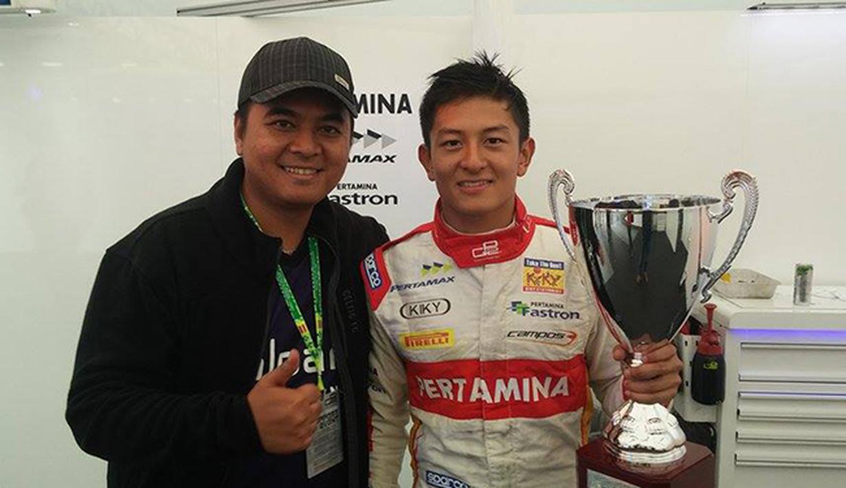 Rio Haryanto bersama Reza Khomaini dari Bola.com