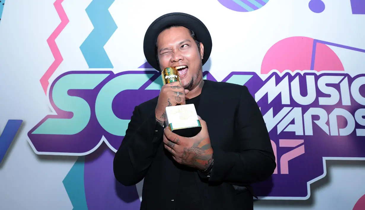 Belakangan ini telinga penikmat musik Indonesia telah dimanjakan dengan lagu yang sedang hits bertajuk Surat Cinta Untuk Starla. Lagu yang diciptakan Virgoun untuk sang anak, Starla, terbilang sukses. (Deki Prayoga/Bintang.com)