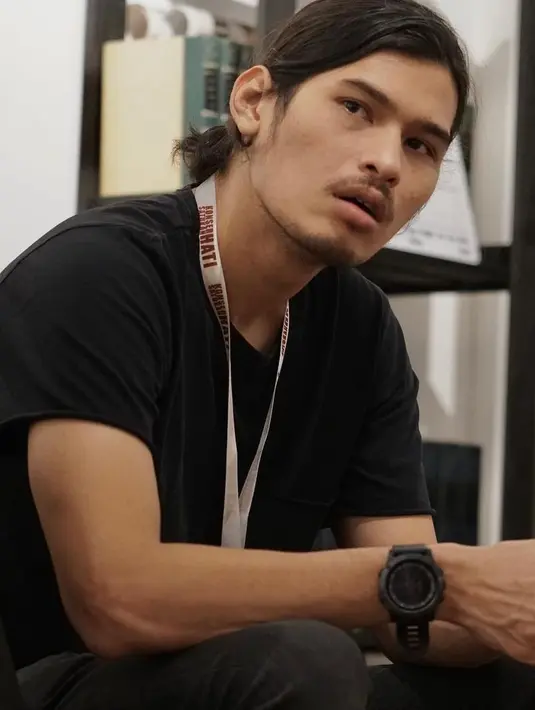 Diakui Virzha, sebelumnya ia memiliki target menikah di usia 25 tahun, dan kini sudah terlewat enam tahun. Kedua orangtuanya pun sudah bertanya tentang pernikahan tersebut. Tak heran jika Virzha berharap dapat mewujudkannya di tahun ini. (Instagram/virzhaofficial)