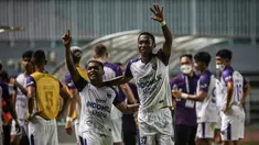 Persita Tangerang yang berstatus tim promosi membuat kejutan di pekan pertama BRI Liga 1 2021/2022 usai membekuk Persipura Jayapura 2-1 di Stadion Pakansari, Bogor, Sabtu (28/8/2021). Ketiga gol yang tercipta seluruhnya terjadi di babak pertama. (Bola.com/Bagaskara Lazuardi)