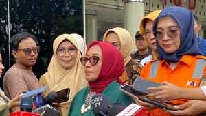 Menteri Pemberdayaan Perempuan dan Perlindungan Anak (PPPA) Arifah Fauzi usai menjenguk korban di RSUD Bekasi, Jawa Barat, Selasa (28/4/2026). (Liputan6.com/Winda Nelfira)