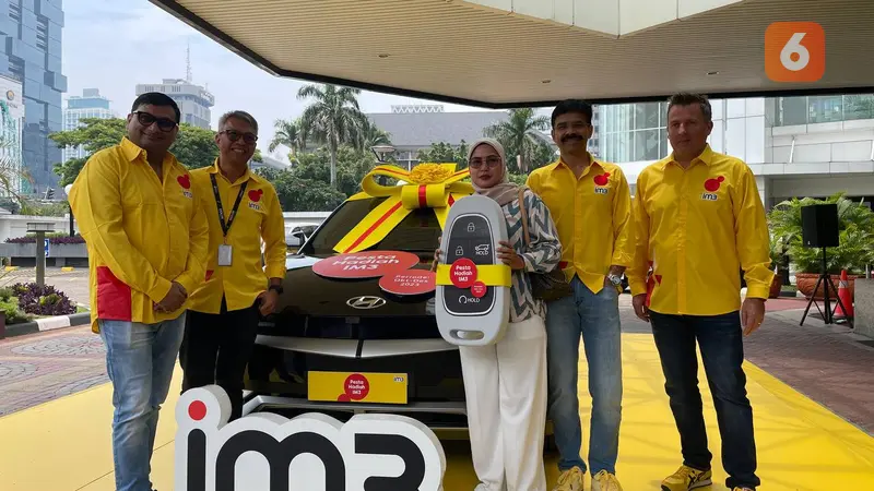 Indosat Ooredoo Hutchison melalui IM3 menyerahkan hadiah utama Pesta Hadiah IM3 berupa mobil listrik Hyundai IONIC 5