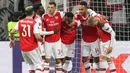 Para pemain Arsenal merayakan gol yang dicetak Joe Willock ke gawang Eintracht Frankfurt pada laga Europa League di Frankfurt, Kamis (19/9). Frankfurt kalah 0-3 dari Arsenal. (AFP/Daniel Roland)