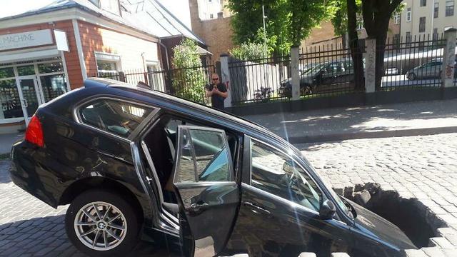 Kumpulan Potret Super Apes yang Menyayat Hati Pencinta Mobil (Boredpanda)