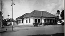 Jalan depan Kantor Pos pusat Kota Malang masih sangat sepi. (Source: jelajahmalangku.blogspot.com)