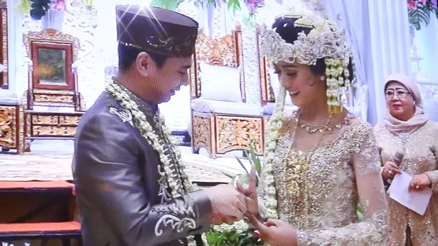 [Bintang] Raditya Dika dan Anissa Aziza