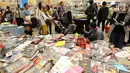 Pegunjung memadati bazar buku Big Bad Wolf 2019 di ICE BSD City, Tangerang, Minggu (3/3). Bazar buku terbesar yang dibuka mulai 1 - 11 Maret dibuka 24 jam nonstop. (merdeka.com/Arie Basuki)