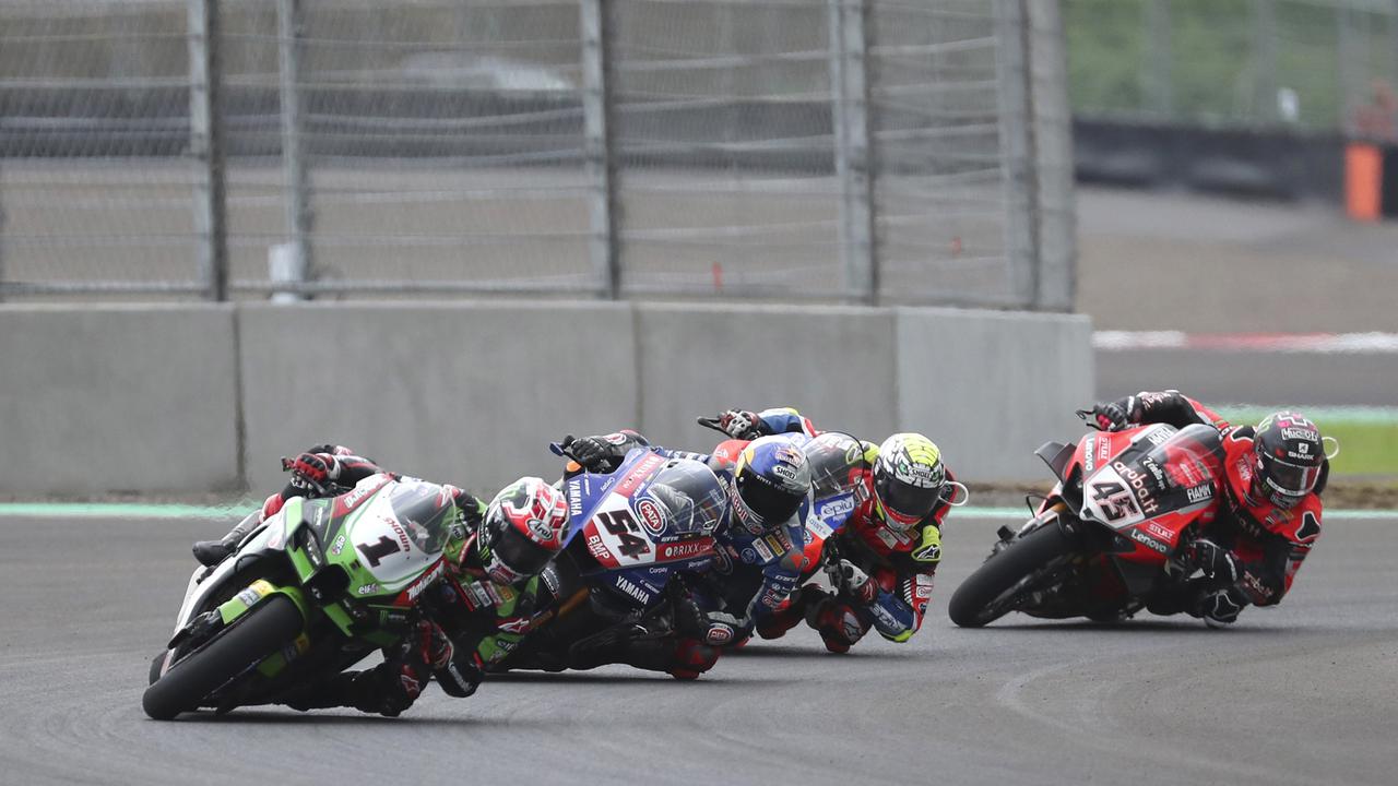 FOTO: Toprak Razgatlioglu Rebut Gelar Juara Dunia di Race 1 WSBK Mandalika 2021