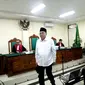 Gubernur Bengkulu non aktif Ridwan Mukti didakwa pasal berlapis dalam sidang perdana di PN Tipikor Bengkulu (Liputan6.com/Yuliardi Hardjo)