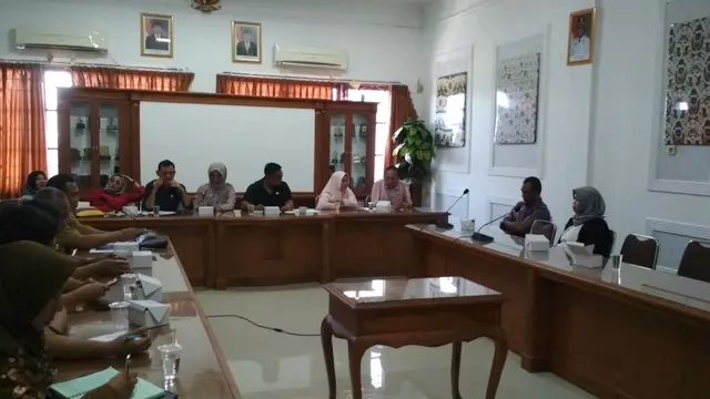 Gara-gara Patung Sekuriti Cirebon Jadi Korban PHK Sepihak