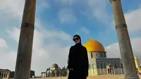 Potret Ratna Galih di Palestina, Mengunjungi Masjid Musa yang Sepi hingga Bercengkrama dengan Anak Panti Asuhan
