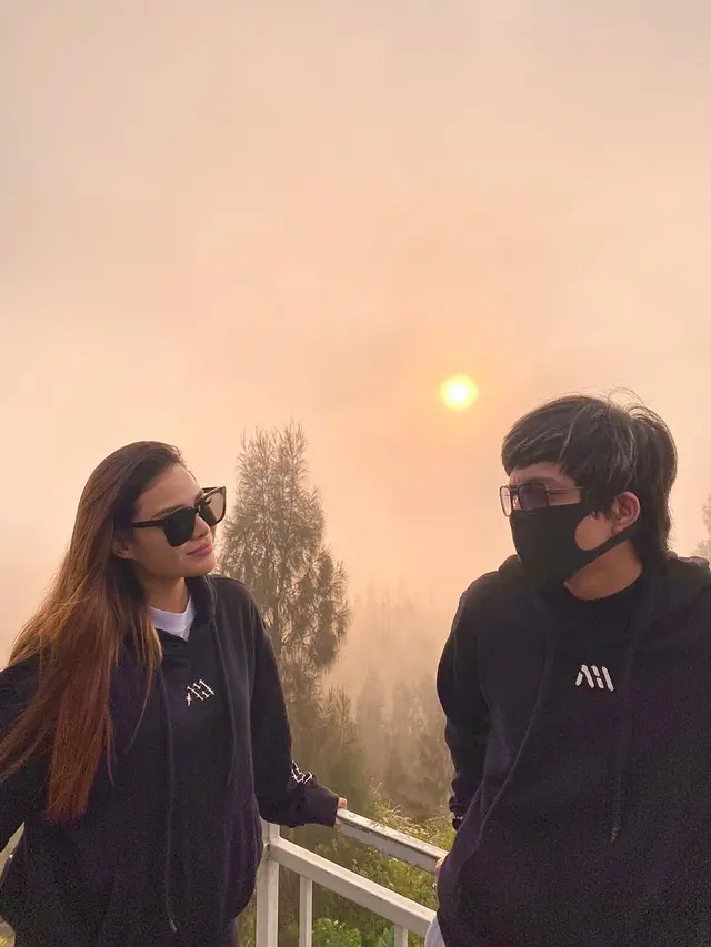 6 Potret Aurel Hermansyah dan Atta Halilintar Pakai Baju Couple, Curi Perhatian