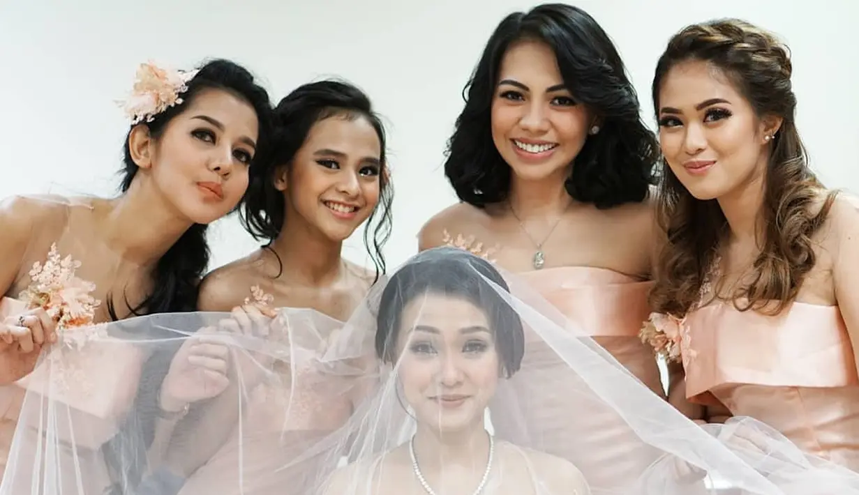 “Sah. Saya cuma mau bilang terima kasih yang paling utama untuk Allah Bapa di Surga, Yesus Kristus Juru Selamatku, @fellyyoung21 sahabat hidupku, keluarga Tobing, Hutabarat, dan Filliang..” tulis Mario. (Instagram/ery.kwe)