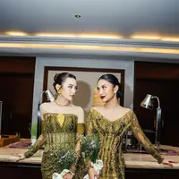 Lihat di sini beda gaya Azizah Salsha dan Mahalini kenakan kebaya saat jadi bridesmaid Aaliyah Massaid. [@azizahsalsha_/@mahaliniraharja/@askyfebrianti].
