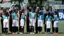 <p>Para pemain dari SDN Gedong 03 didampingi oleh para ibunya saat laga final MilkLife Soccer Challange Jakarta 2025 kelompok umur 10 tahun melawan SDN Pulogebang 13 yang berlangsung di Kingkong Soccer Arena, Cijantung, Jakarta Timur pada Minggu (04/05/2025). (Bola.com/Bagaskara Lazuardi)</p>
