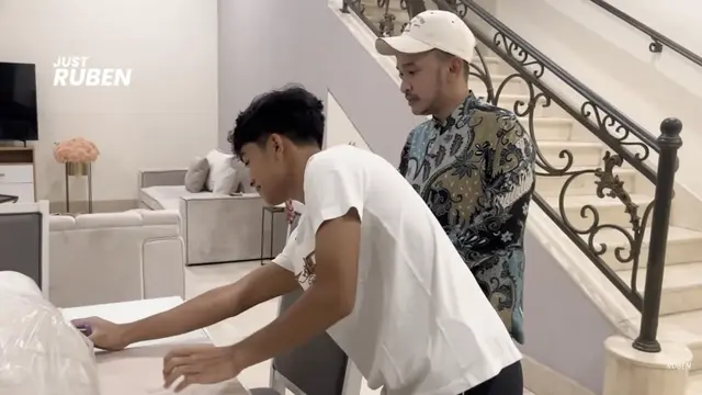 Potret Ruang Tamu Rumah Ruben Onsu yang Terhubung dengan Ruang Makan